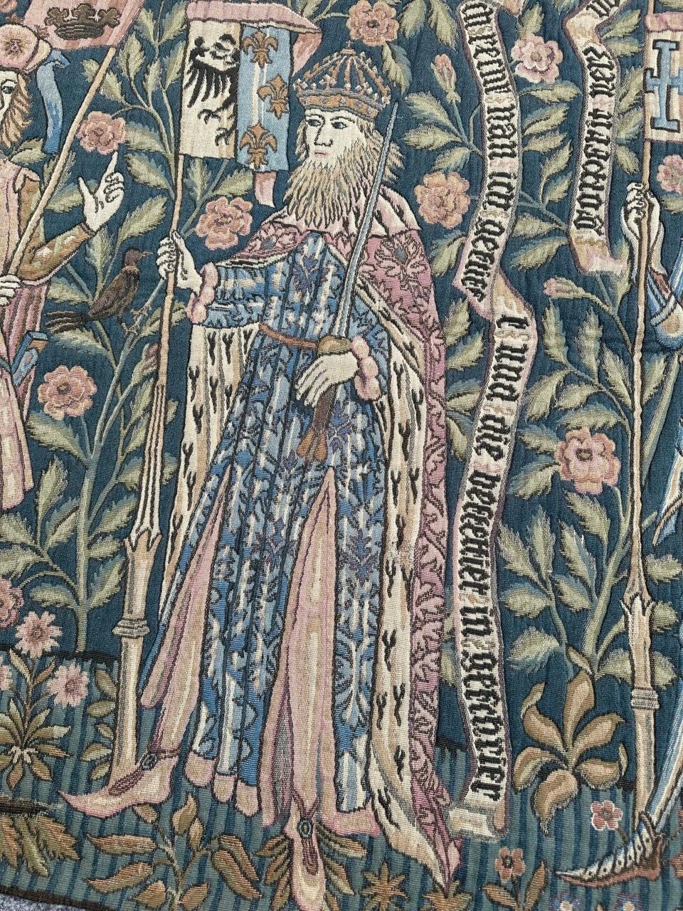 Francese Grazioso arazzo jacquard d'epoca in stile museo medievale Aubusson in vendita