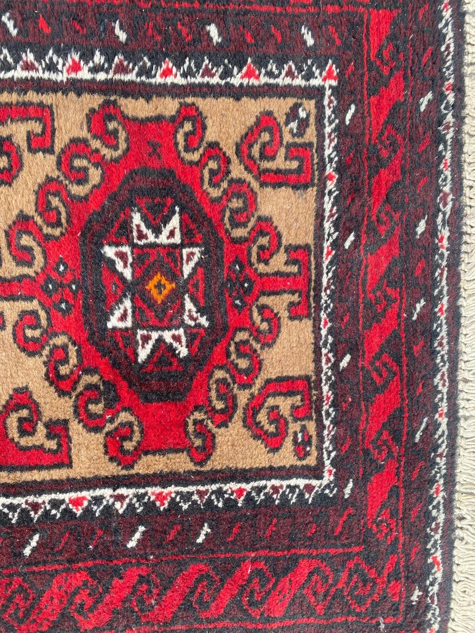 Le joli tapis Baluch vintage de Bobyrug en vente 9