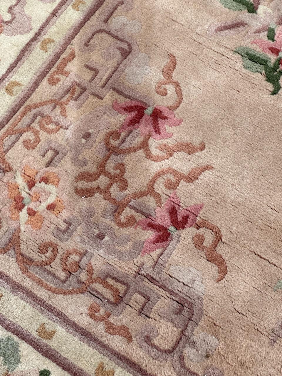 pretty vintage Chinese art deco design rug In Good Condition For Sale In Saint Ouen, FR