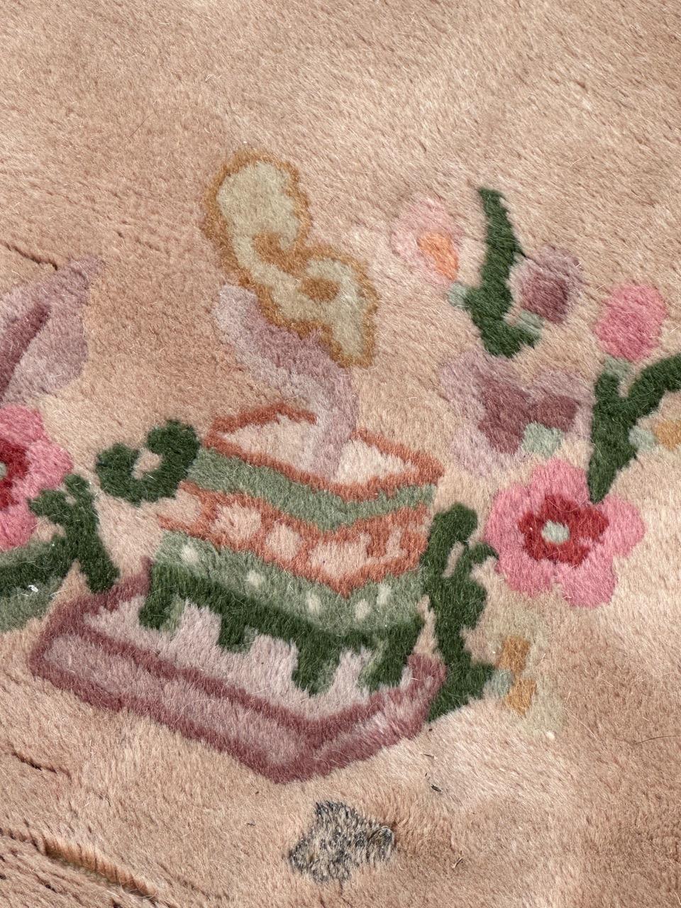 Late 20th Century pretty vintage Chinese art deco design rug For Sale