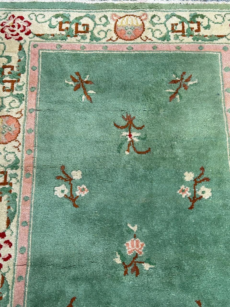 Pretty vintage Chinese art deco rug In Good Condition For Sale In Saint Ouen, FR