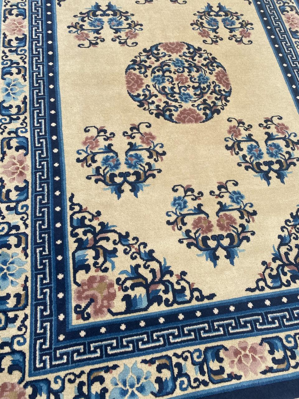 Mid century Chinese beijing rug with beautiful Chinese design and beautiful colors with blue and white, entirely hand knotted with wool velvet on cotton foundation.

✨✨✨
