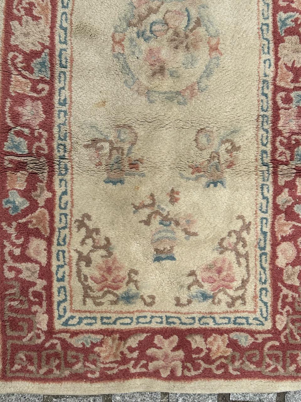 Chinoiserie Pretty vintage Chinese hand tufted rug For Sale