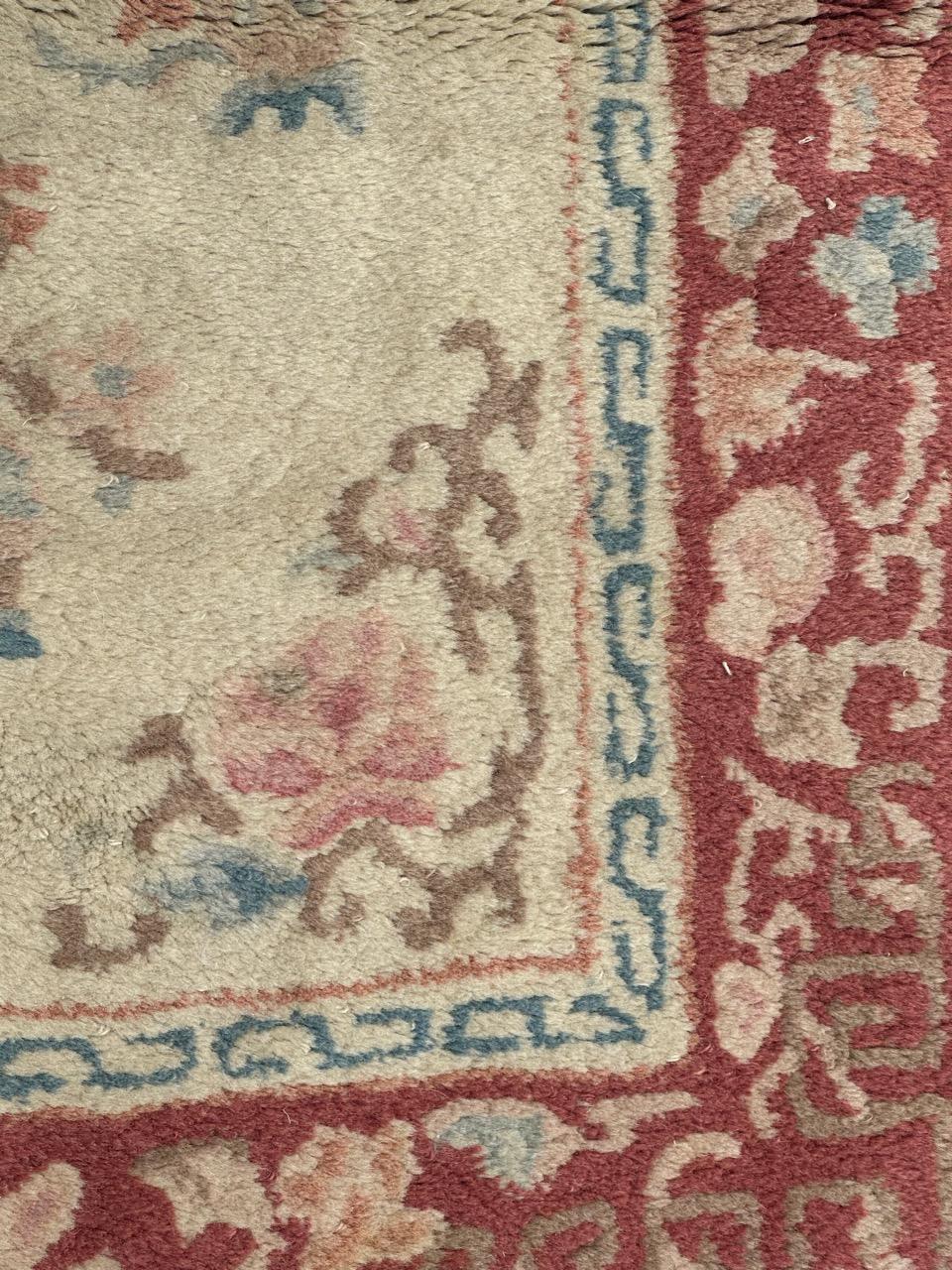Pretty vintage Chinese hand tufted rug In Good Condition For Sale In Saint Ouen, FR