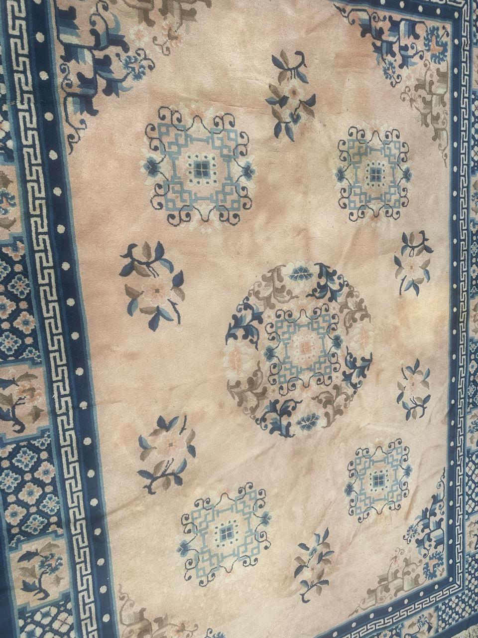Schöner chinesischer Pekinger Art-déco-Teppich im Vintage-Stil im Zustand „Gut“ im Angebot in Saint Ouen, FR