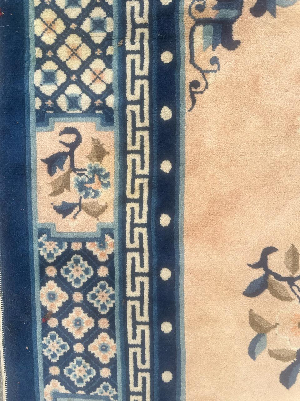 Schöner chinesischer Pekinger Art-déco-Teppich im Vintage-Stil (20. Jahrhundert) im Angebot