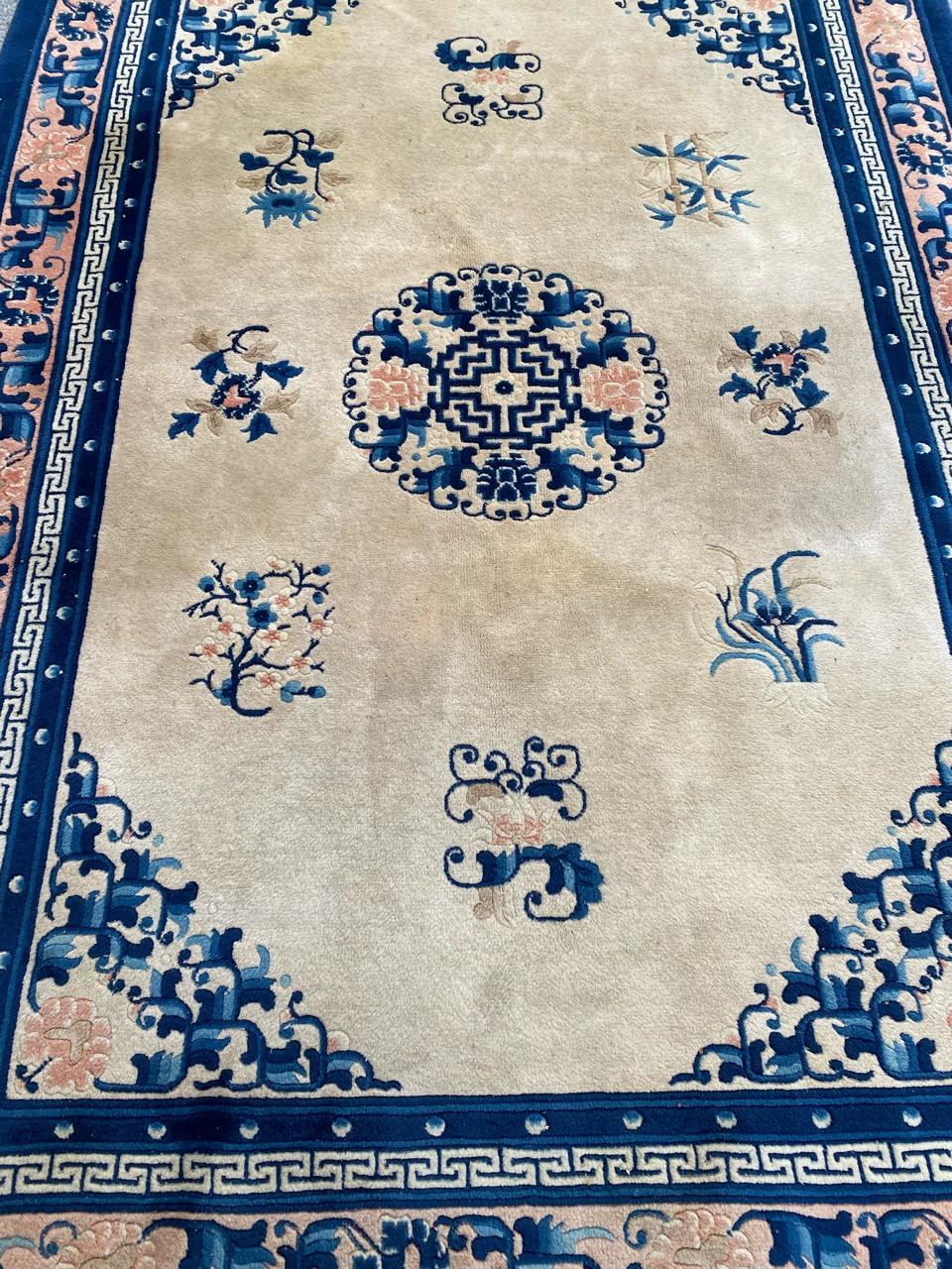 Nice mid century Chinese beijing rug with beautiful Chinese Art Deco design and beautiful colors, entirely hand knotted with wool velvet on cotton foundation.