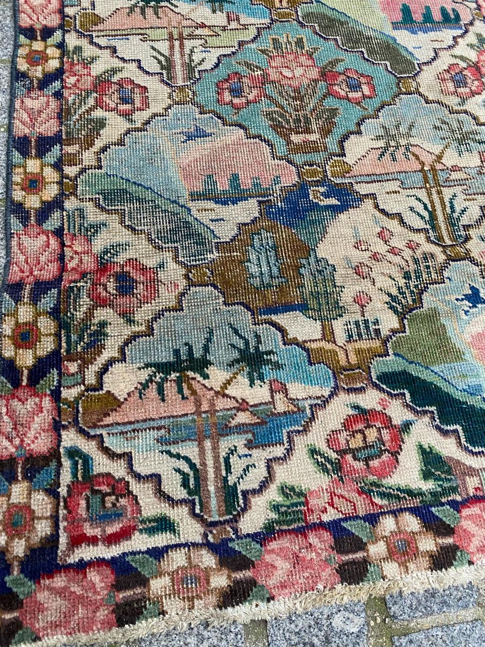 Sultanabad Bobyrug’s Pretty Vintage Decorative Mahal Rug For Sale