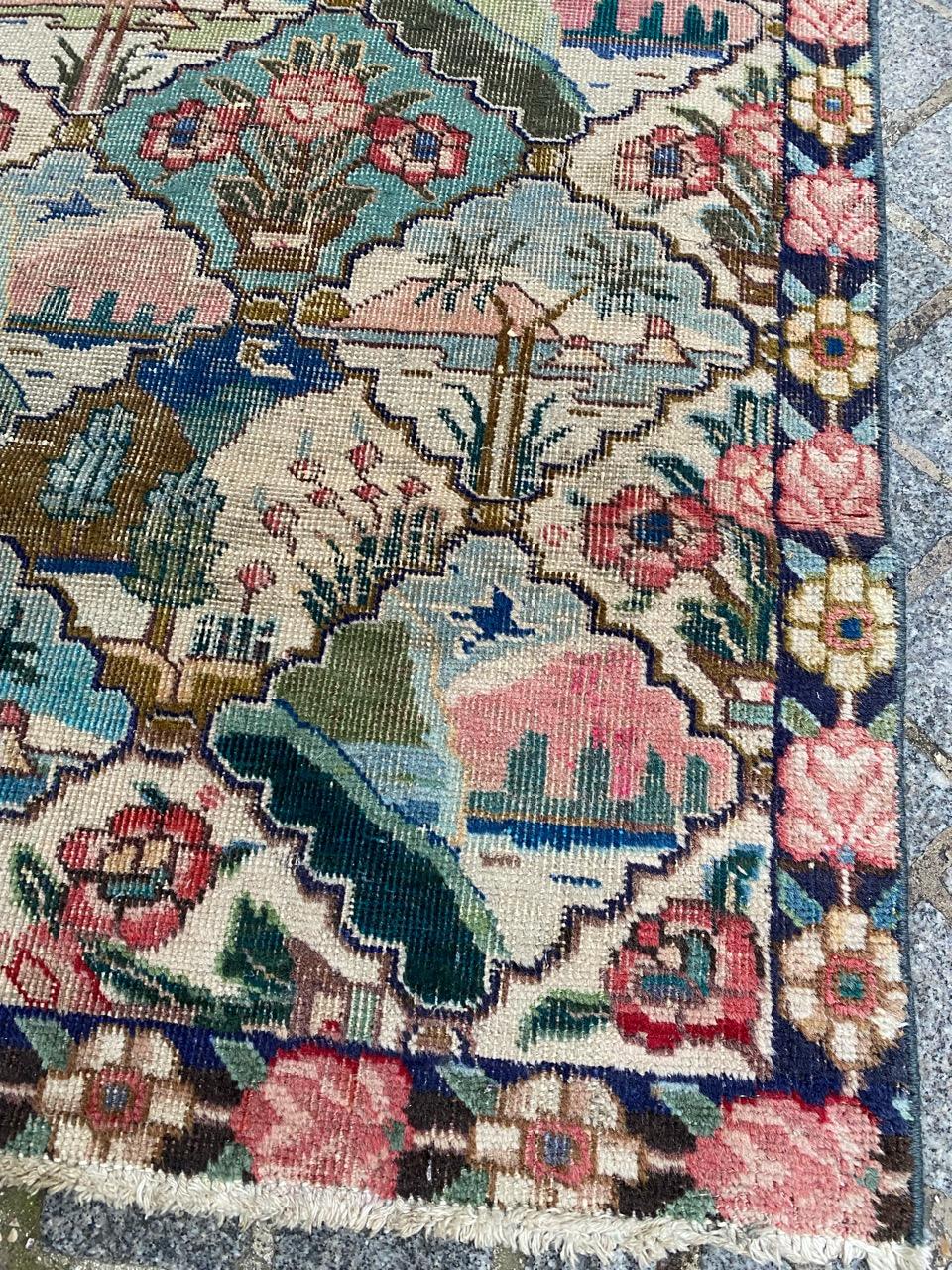 Asian Bobyrug’s Pretty Vintage Decorative Mahal Rug For Sale