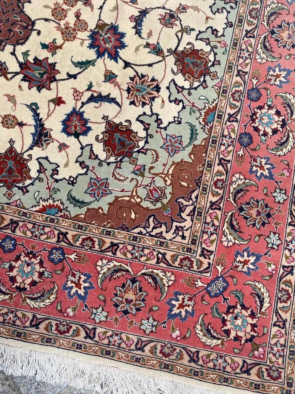 Schöner Tabriz-Teppich im Vintage-Stil (Asiatisch) im Angebot