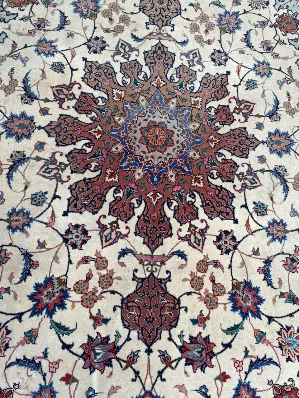 Schöner Tabriz-Teppich im Vintage-Stil (Handgeknüpft) im Angebot