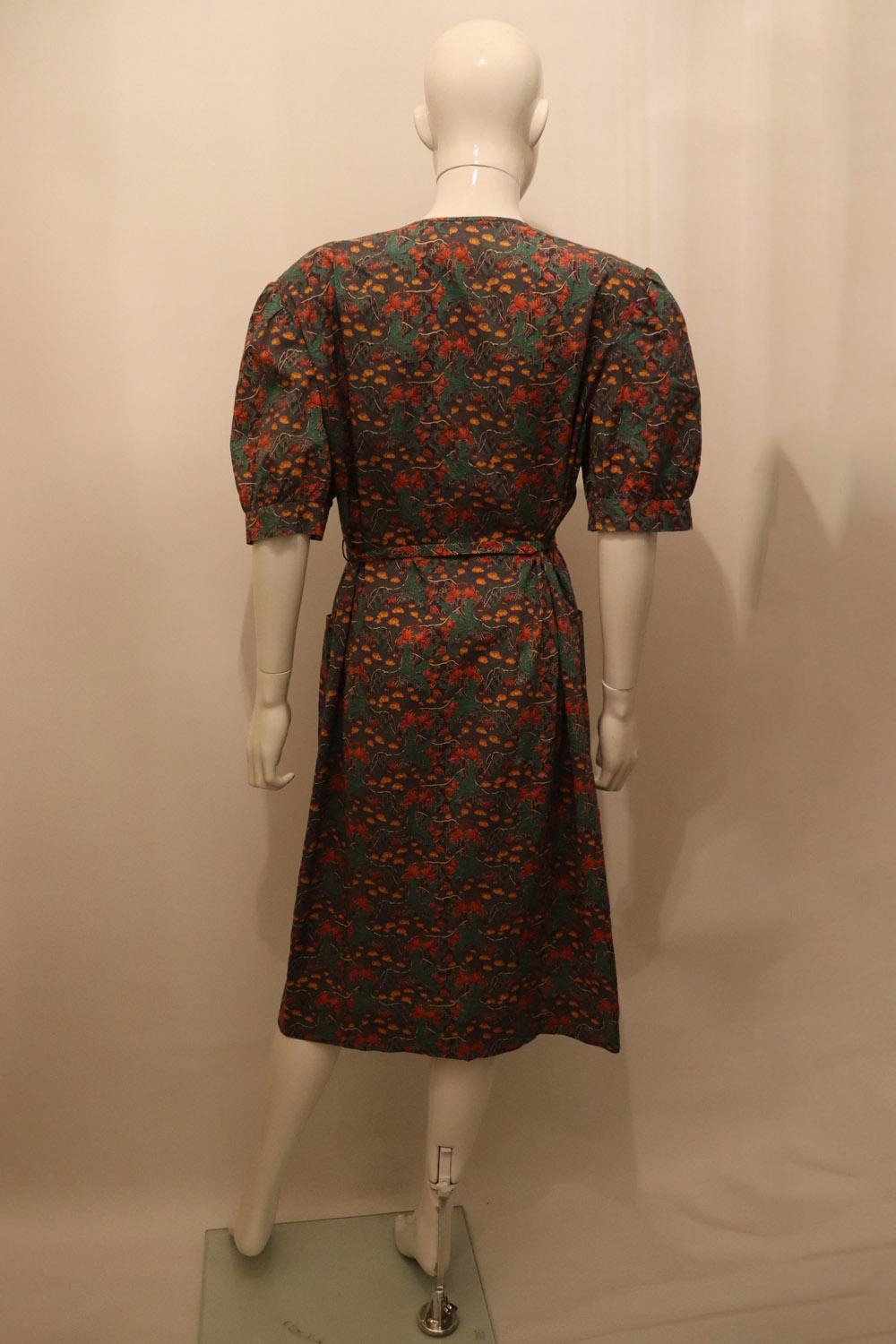 A very pretty vintage dress in a floral cotton. The dress has a square neckline, with original shoulder pads ( can be removed) , a pocket on either side , pin tucks on each shoulder and a self fabric tie belt.
The dress is unlined.
Measurements Bust