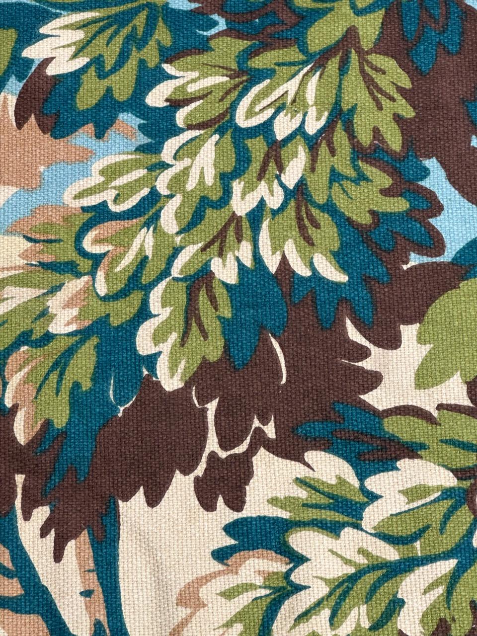 Pretty Vintage Französischer handgedruckter Wandteppich im Aubusson-Stil von Roga im Angebot 4