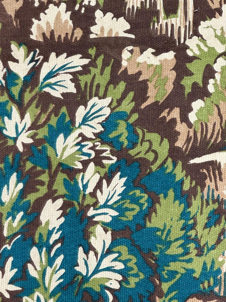 Pretty Vintage Französischer handgedruckter Wandteppich im Aubusson-Stil von Roga im Angebot 7
