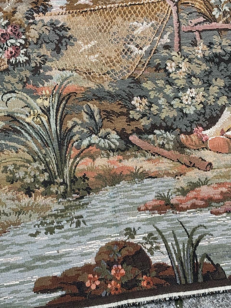 Grazioso arazzo jacquard francese d'epoca in stile Aubusson  