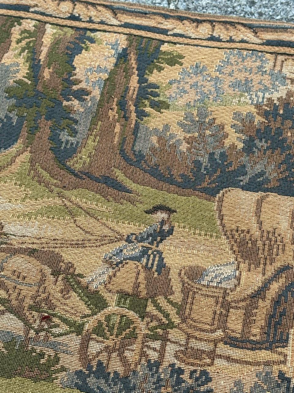 Grazioso arazzo jacquard francese d'epoca in stile Aubusson 