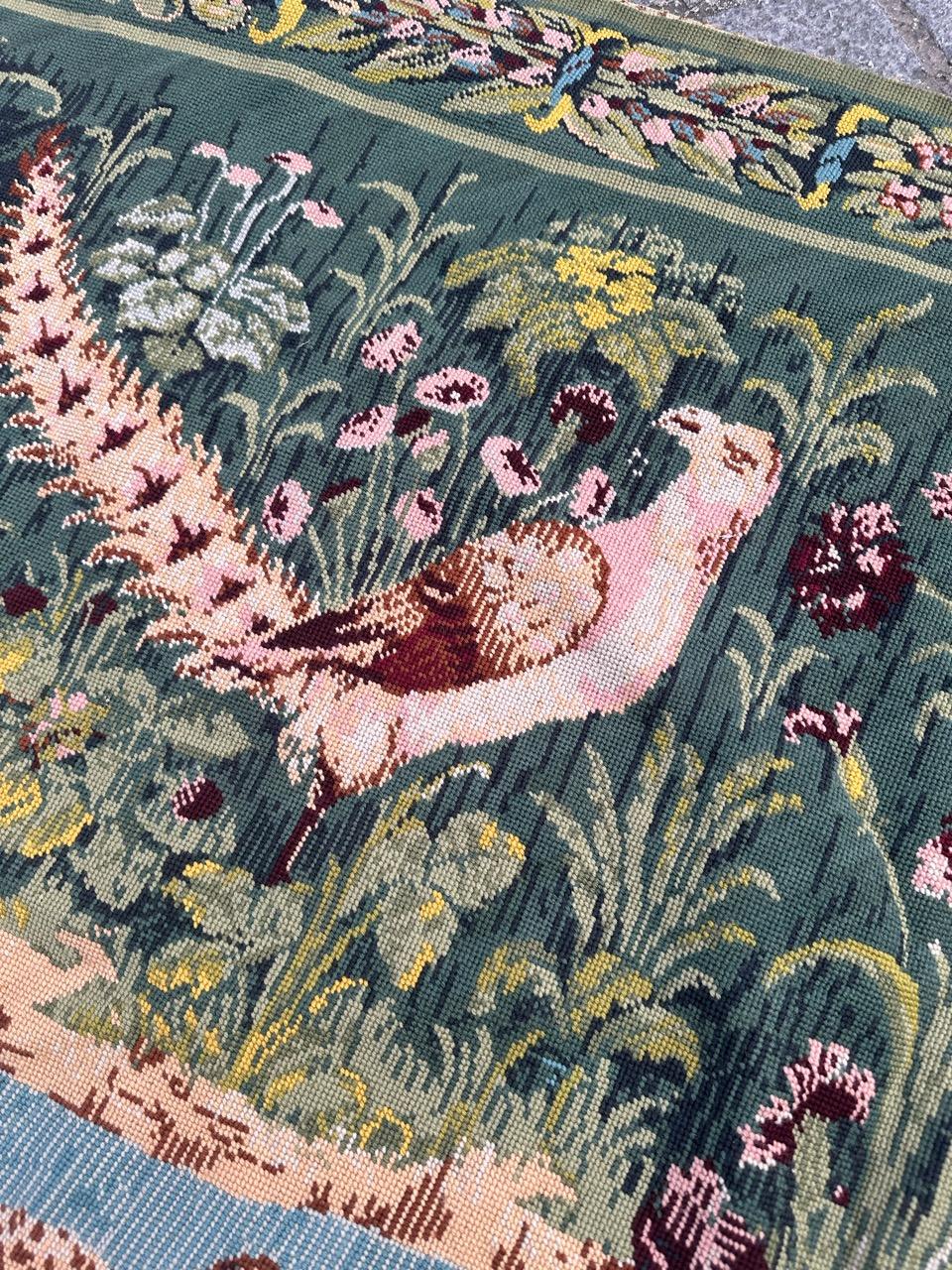 Grazioso arazzo vintage francese a punto d'ago in stile Aubusson, disegno medievale in vendita 10