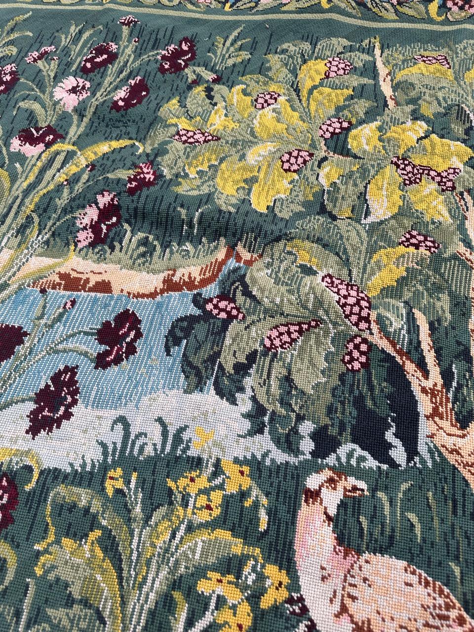 Grazioso arazzo vintage francese a punto d'ago in stile Aubusson, disegno medievale in vendita 12