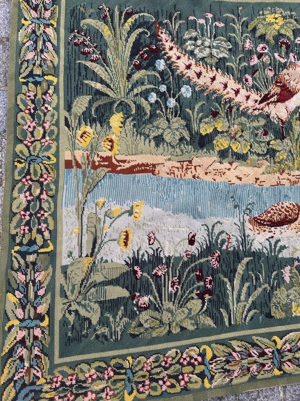Grazioso arazzo vintage francese a punto d'ago in stile Aubusson, disegno medievale In condizioni buone in vendita a Saint Ouen, FR