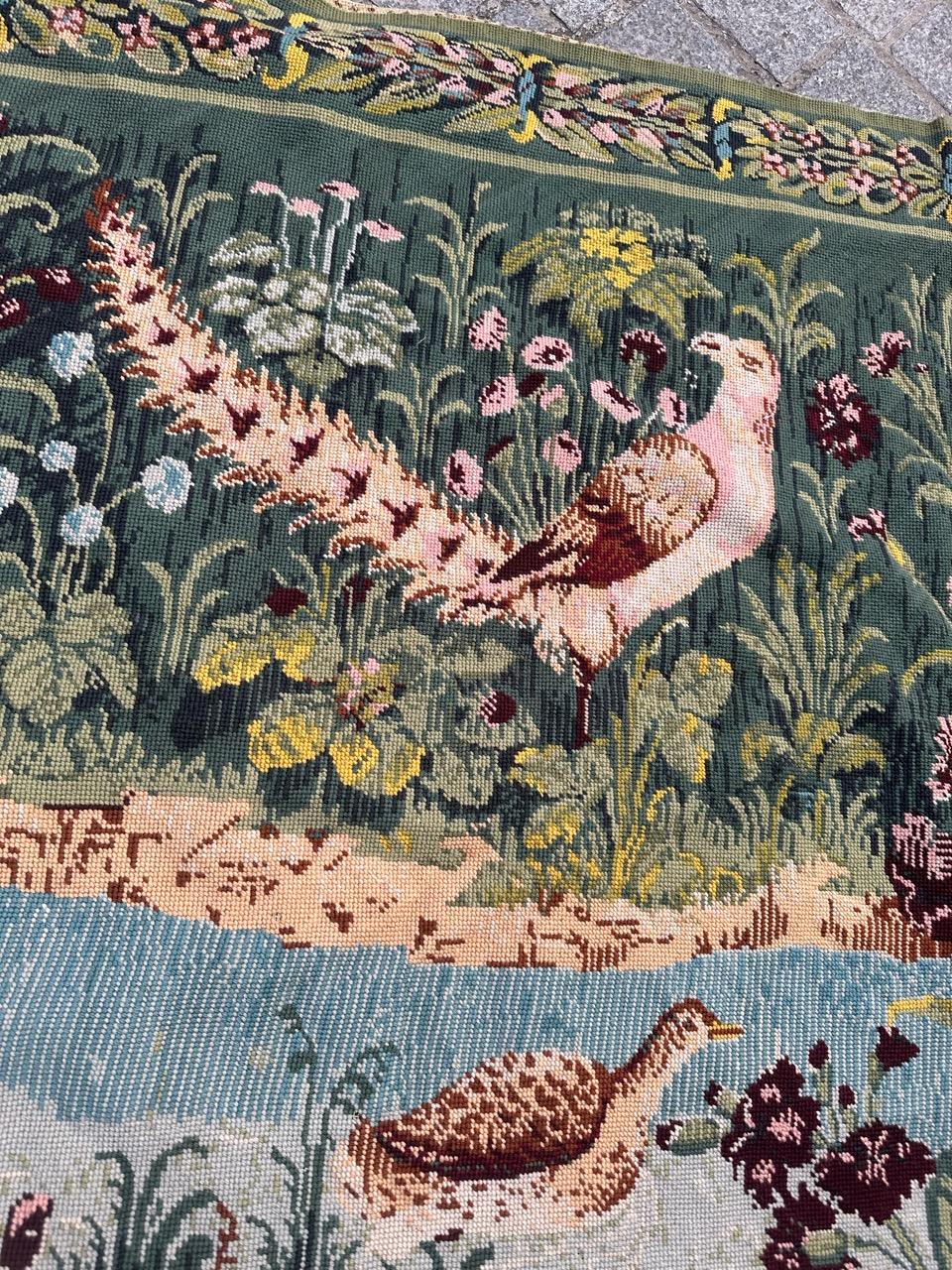 Lana Grazioso arazzo vintage francese a punto d'ago in stile Aubusson, disegno medievale in vendita