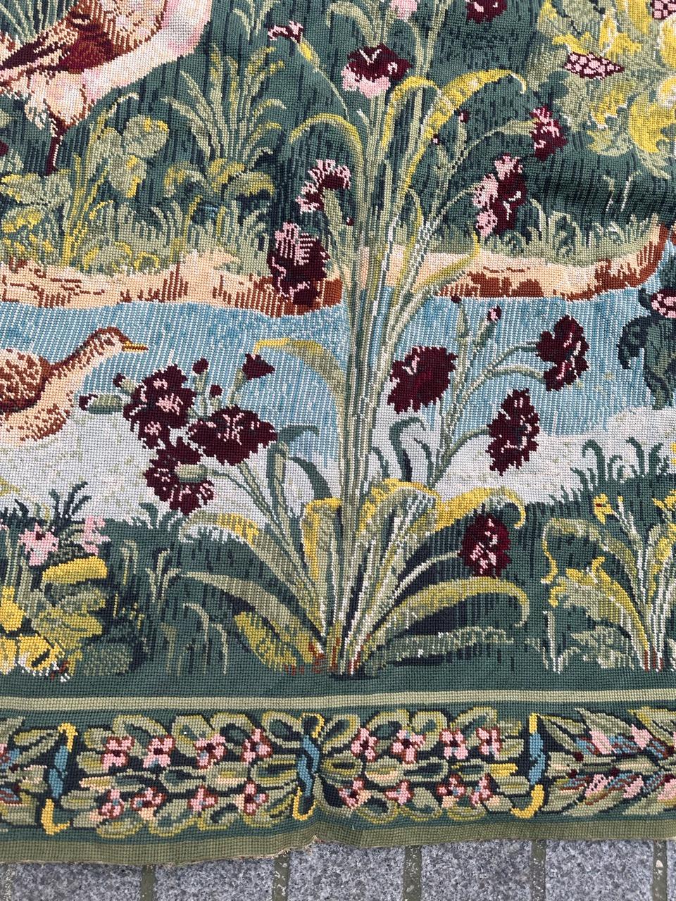 Grazioso arazzo vintage francese a punto d'ago in stile Aubusson, disegno medievale in vendita 2