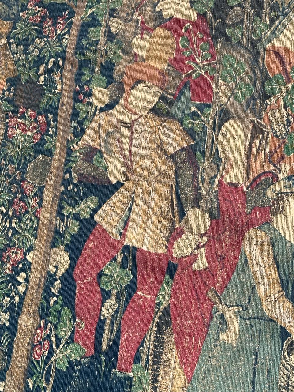 Médiéval Jolie tapisserie française imprimée à la main, design de musée des Vendanges en vente