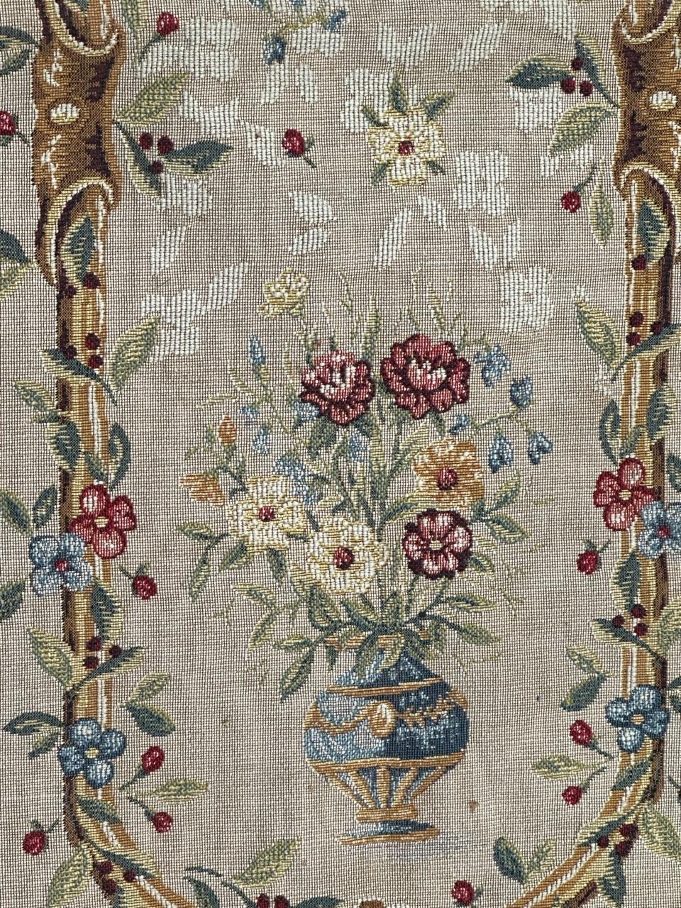 Hübscher französischer Wandteppich im Aubusson-Stil mit schönem Blumenmuster und schönen Farben, gewebt auf den Jacquard-Webstühlen der Jules Pansu-Werkstätten 

✨✨✨
