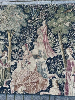 grazioso arazzo serigrafato francese vintage dal design medievale