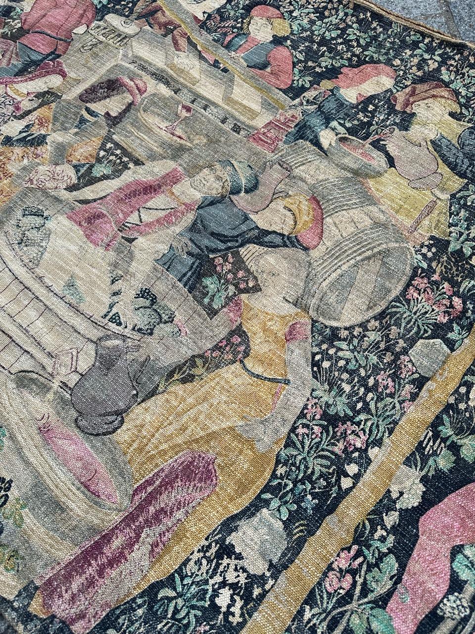 Grazioso arazzo francese vintage serigrafato con disegno medievale 