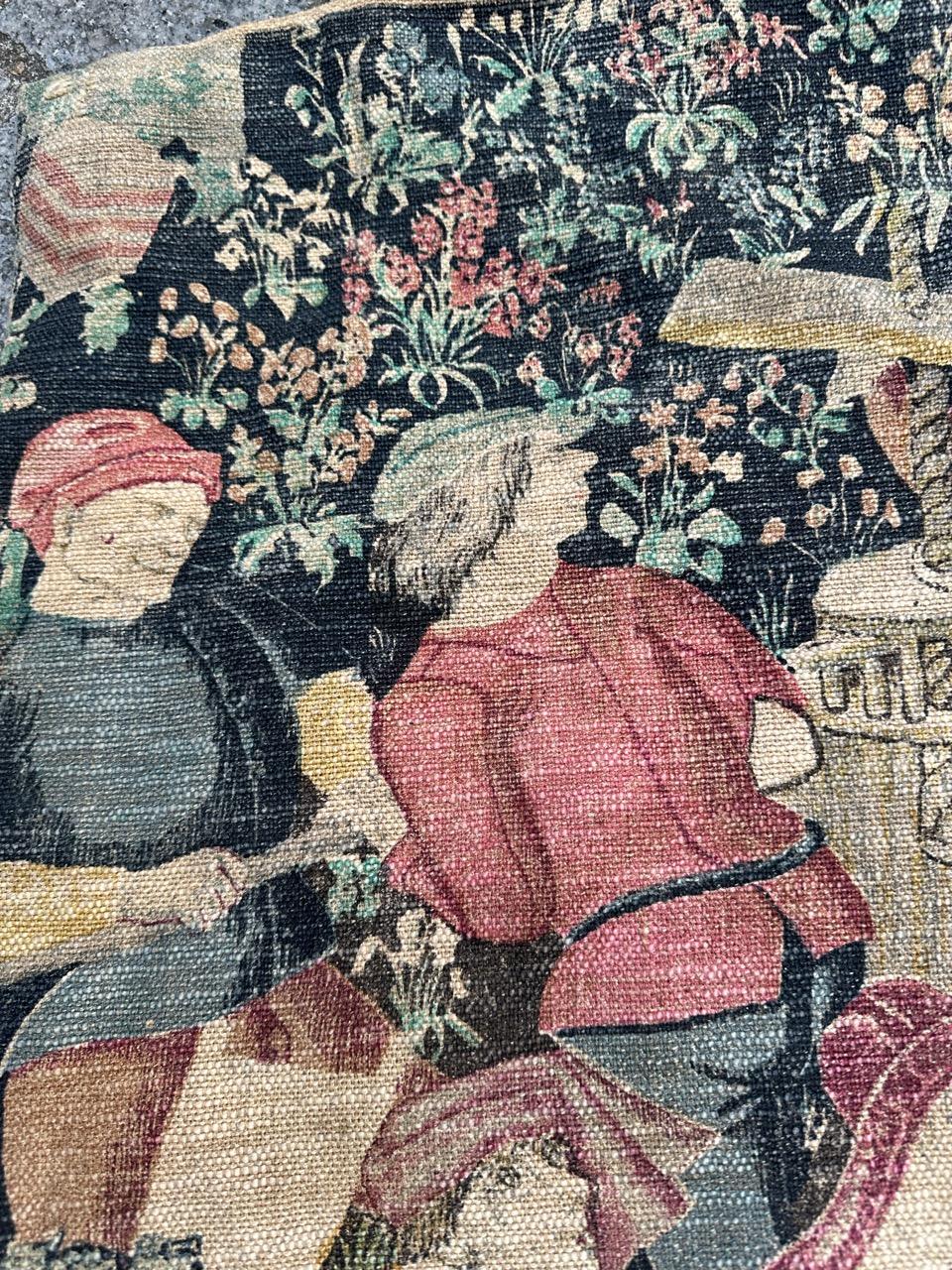 Grazioso arazzo francese vintage serigrafato con disegno medievale 