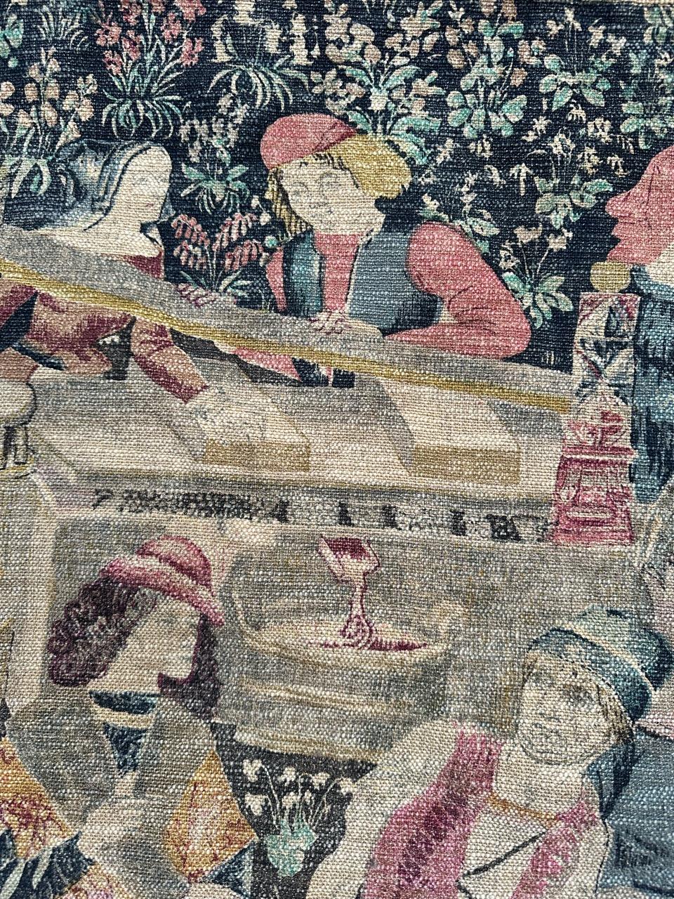XX secolo Grazioso arazzo francese vintage serigrafato con disegno medievale 
