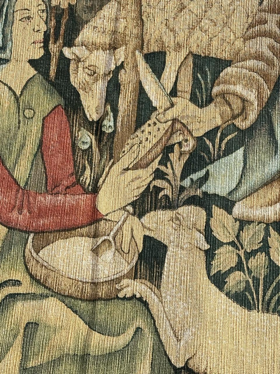 Jolie tapisserie française ancienne sérigraphiée à la main.  