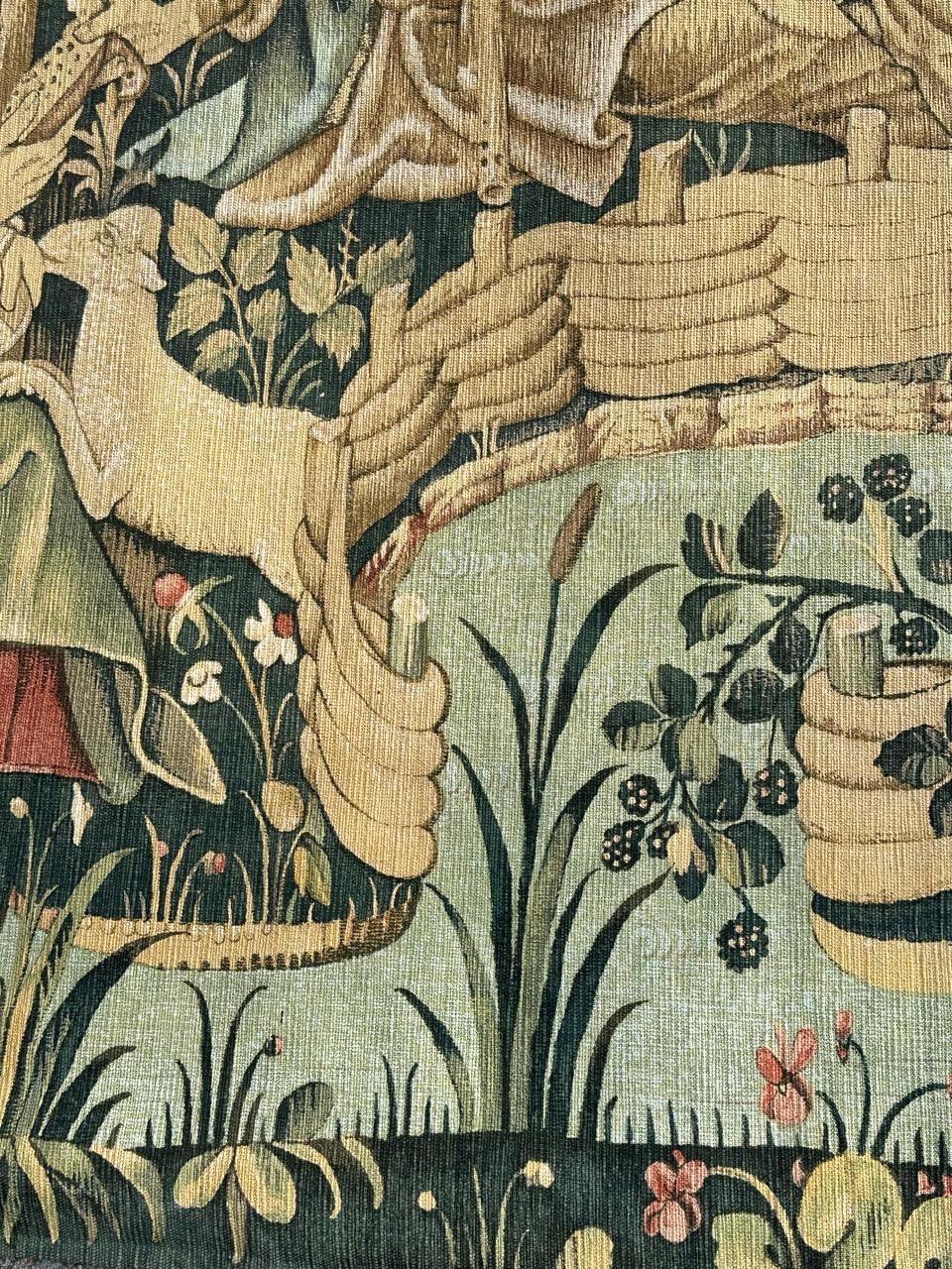 Jolie tapisserie française ancienne sérigraphiée à la main.  