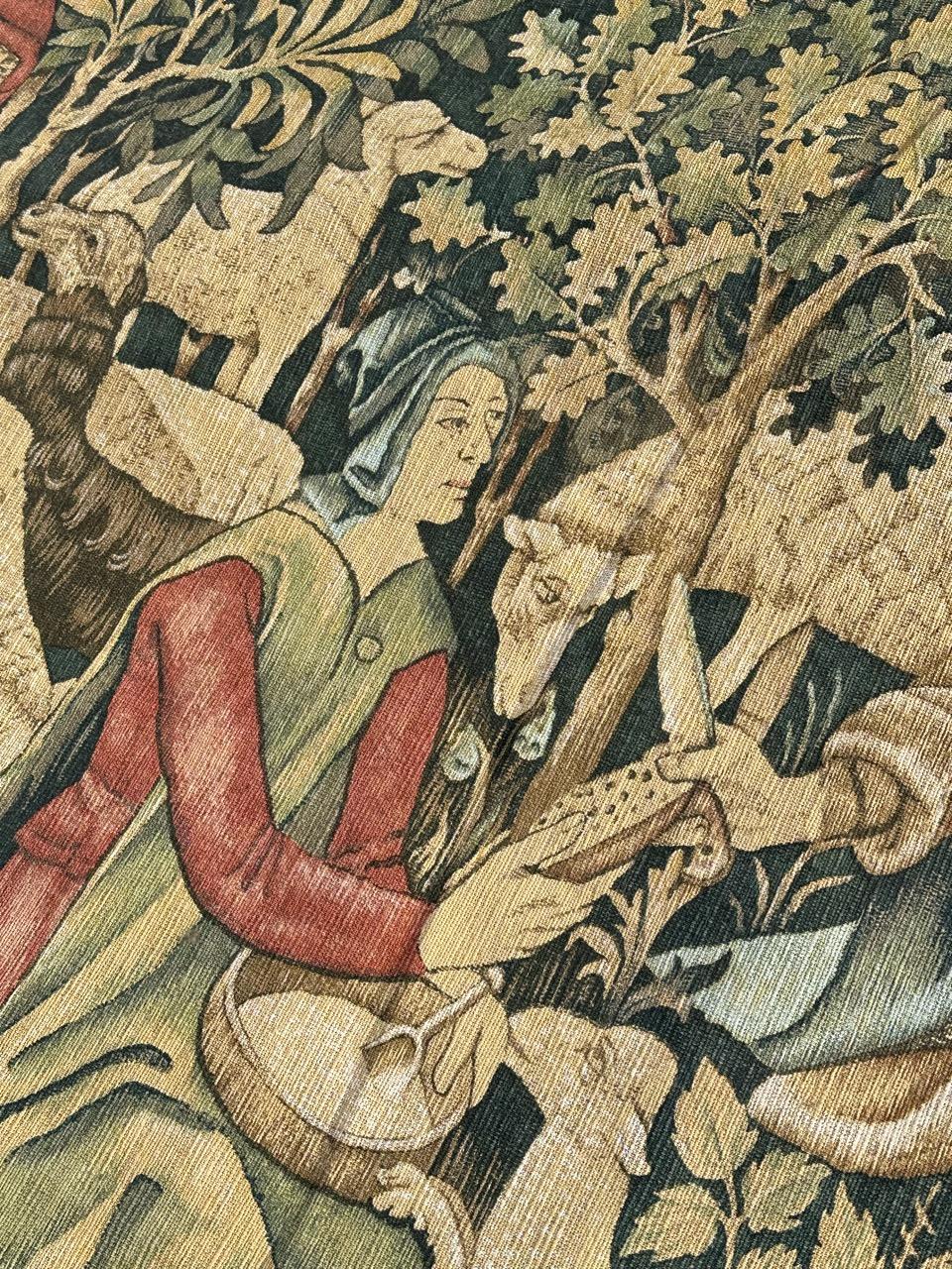 Jolie tapisserie française ancienne sérigraphiée à la main.  