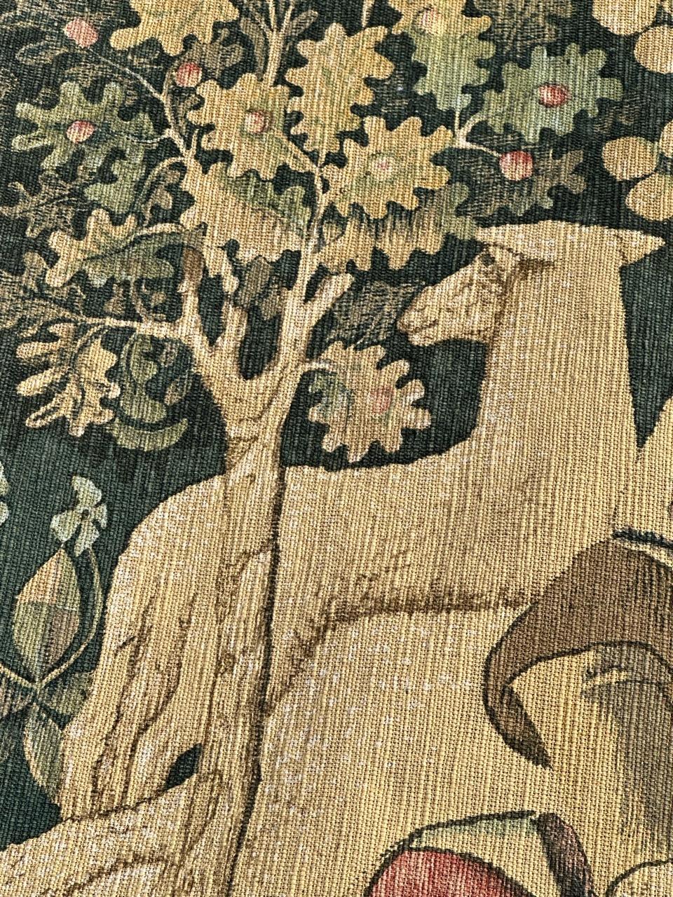 Laine Jolie tapisserie française ancienne sérigraphiée à la main.  