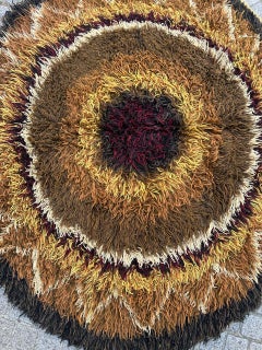 Pretty vintage hand knotted Scandinavian swedish round rug
