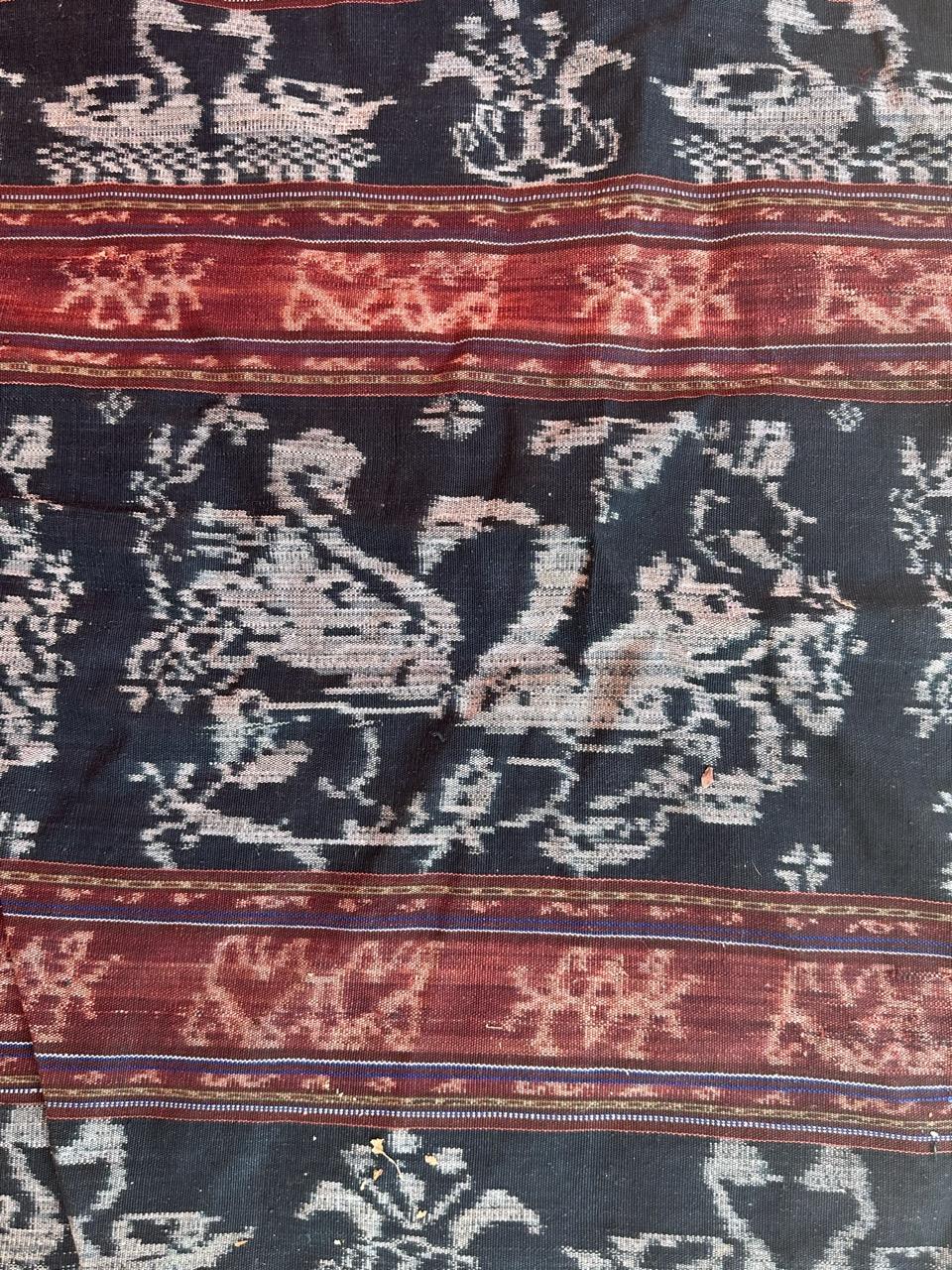 Tapiz o Mantel Ikat Vintage Indonesio de Bobyrug Tribal en venta