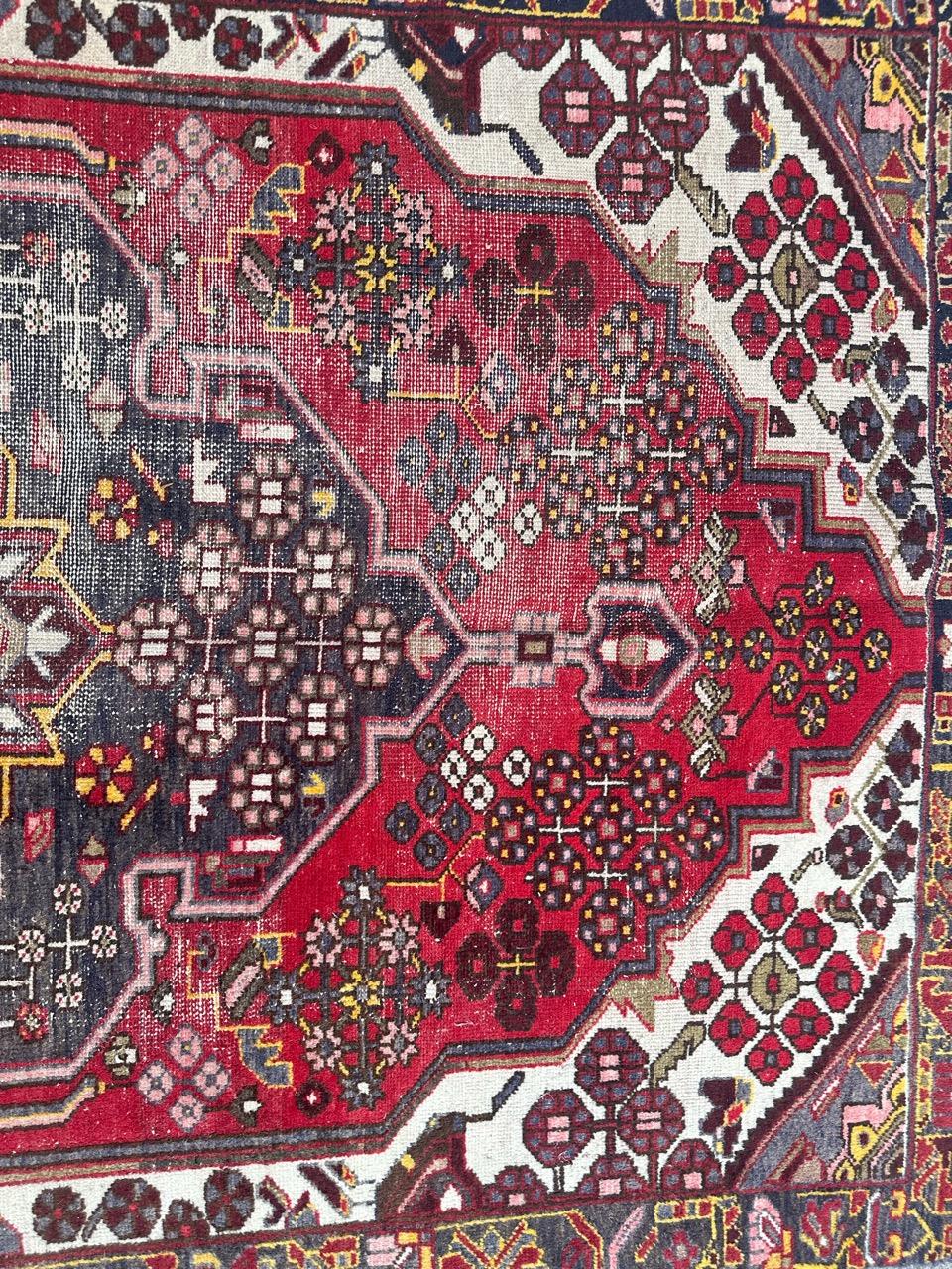 Bonita alfombra mazlaghan vintage siglo XX en venta