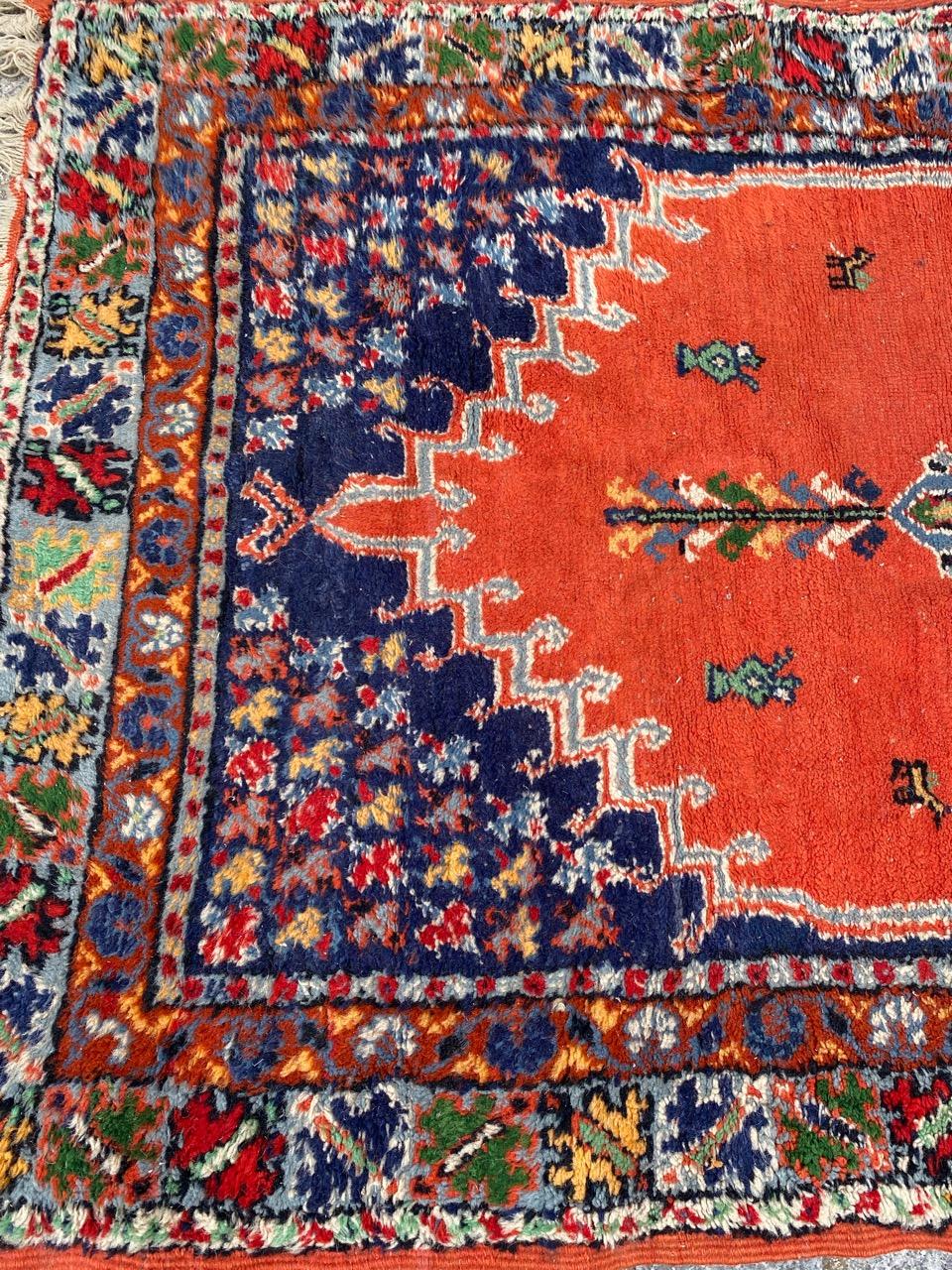 Le joli tapis marocain vintage de Bobyrug en vente 2