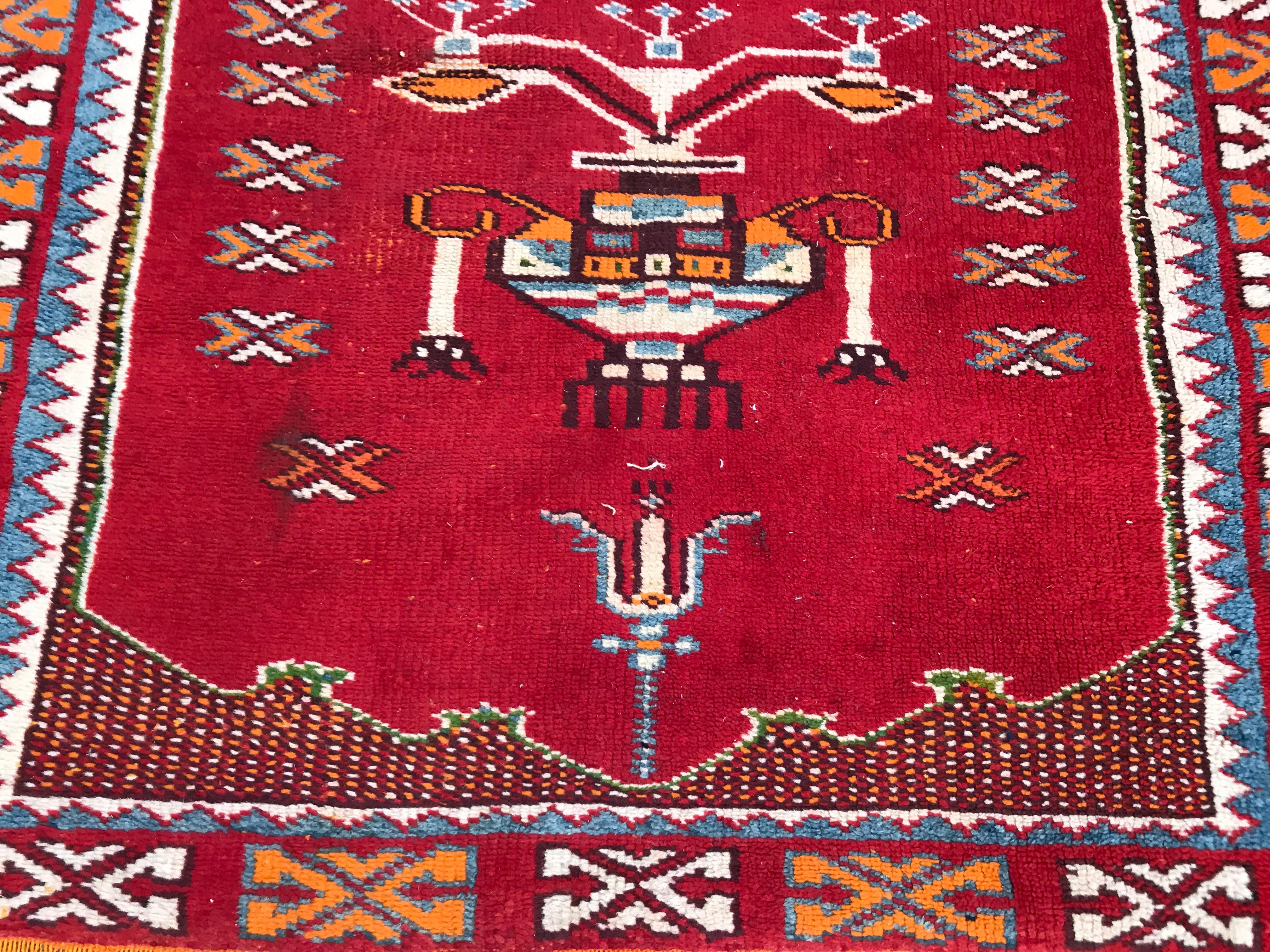 Beautiful 20th century Moroccan Berbere rug, with nice red field and tribal design, entirely hand knotted with wool velvet on wool foundation.

✨✨✨
