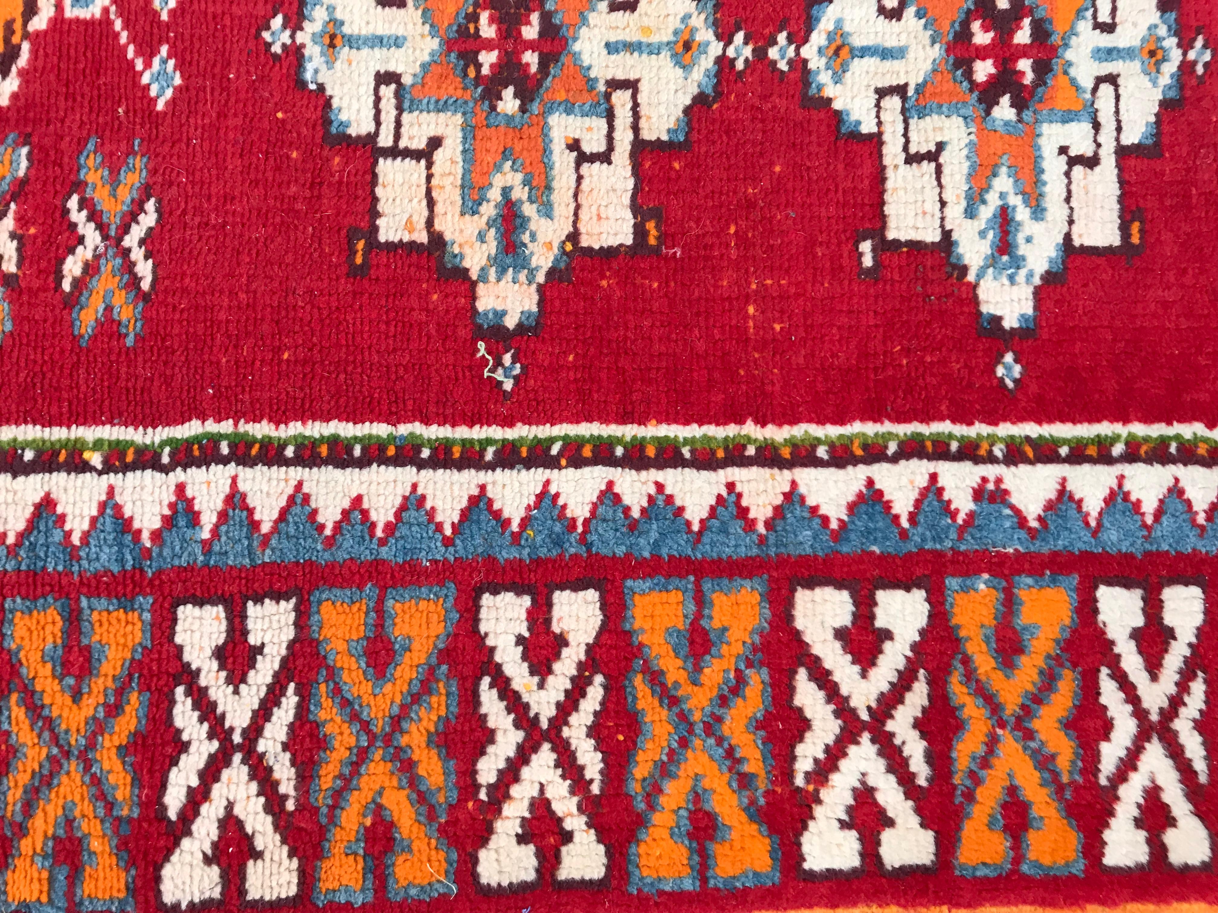 Bobyrug’s Pretty Vintage Moroccan Tribal Rug In Good Condition For Sale In Saint Ouen, FR