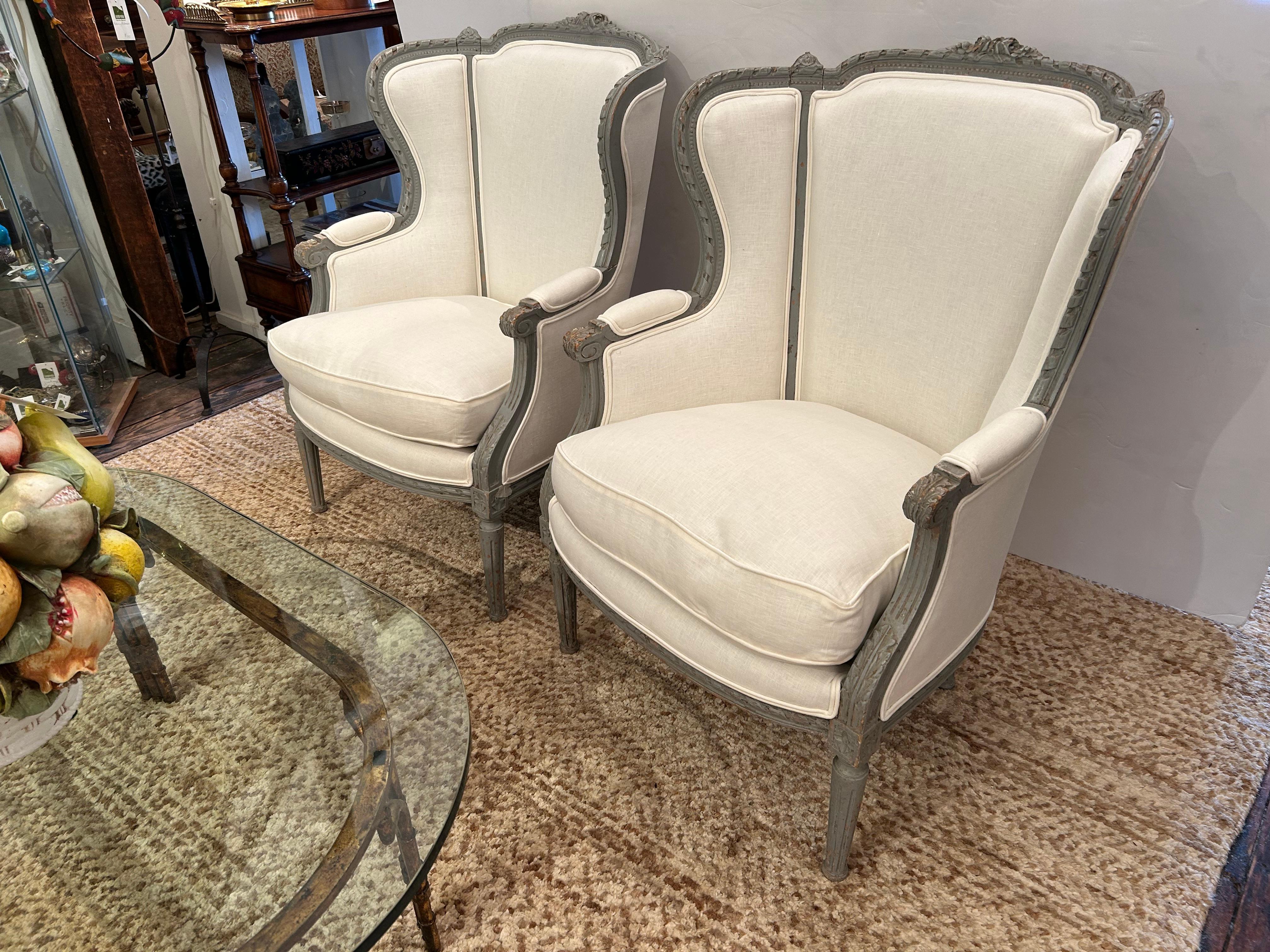Pretty Vintage Pair French Style Grey Painted and Freshly Upholstered Bergeres In Good Condition For Sale In Hopewell, NJ