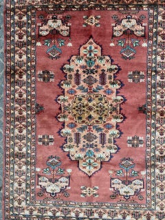 Bobyrugs hübscher pakistanischer Vintage-Teppich