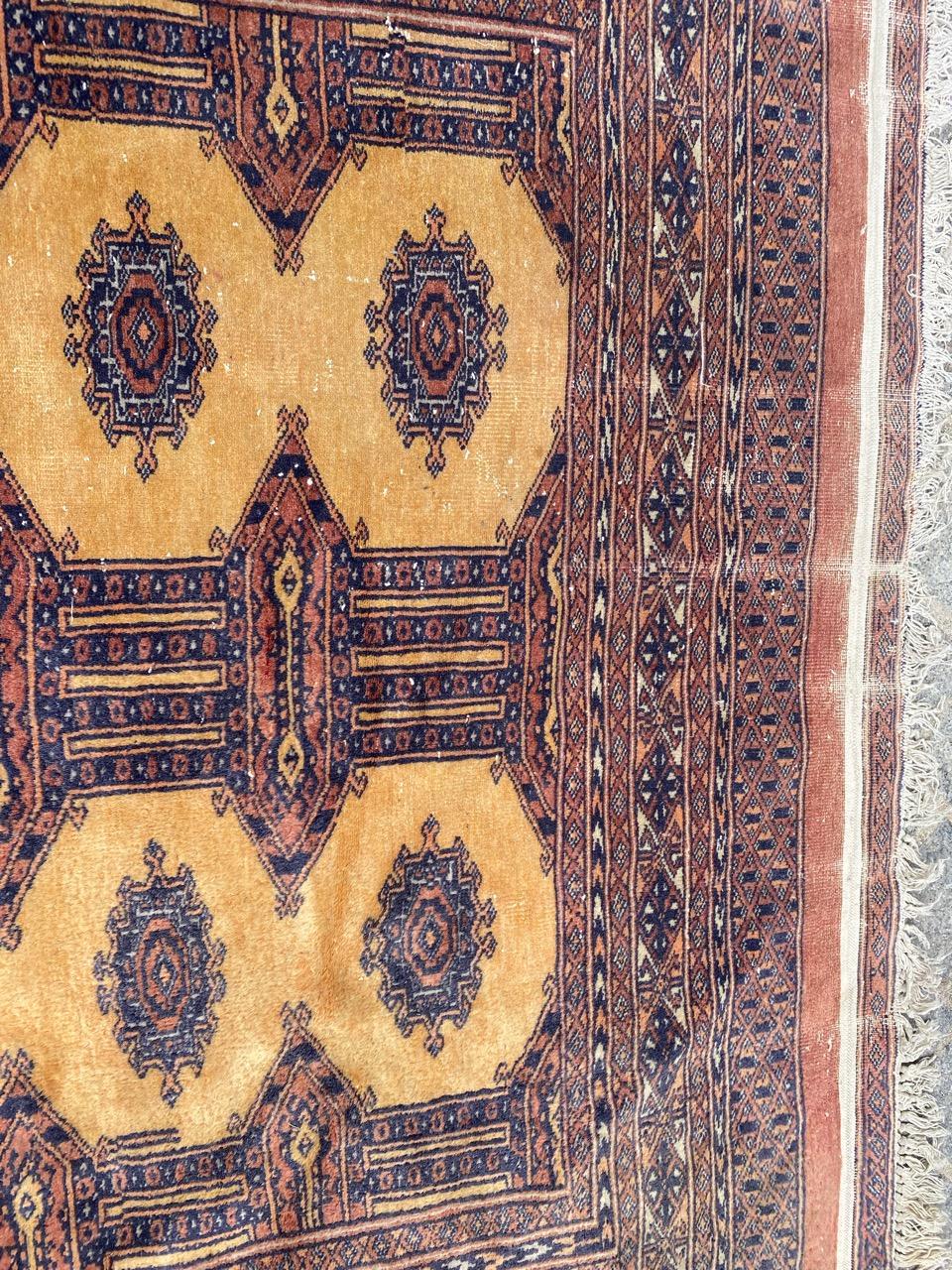 Bobyrug’s Pretty Vintage Pakistani Rug In Fair Condition For Sale In Saint Ouen, FR