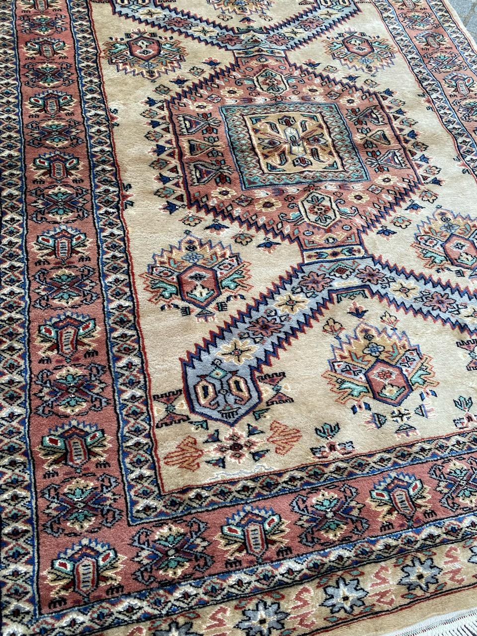 Bobyrugs hübscher pakistanischer Vintage-Teppich (Handgeknüpft) im Angebot