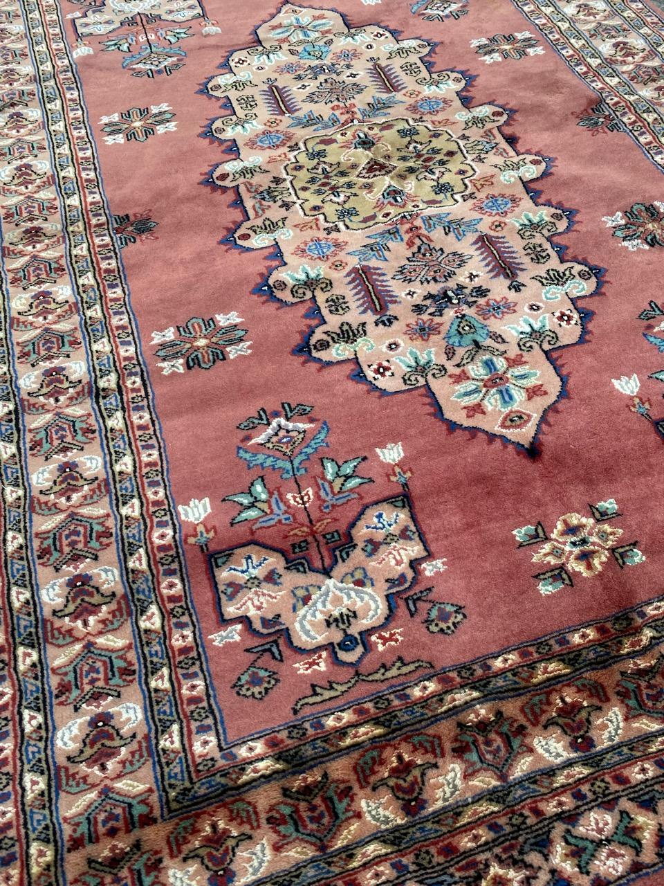 Bobyrugs hübscher pakistanischer Vintage-Teppich (Handgeknüpft) im Angebot