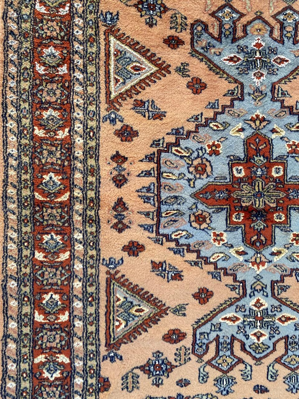 Il grazioso tappeto pakistano vintage di Bobyrug In condizioni buone in vendita a Saint Ouen, FR