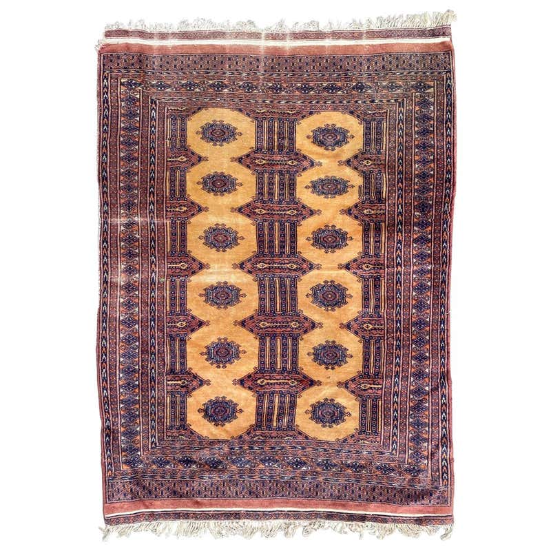 Traditional Pakistani Rug For Sale at 1stDibs | pakistani rugs