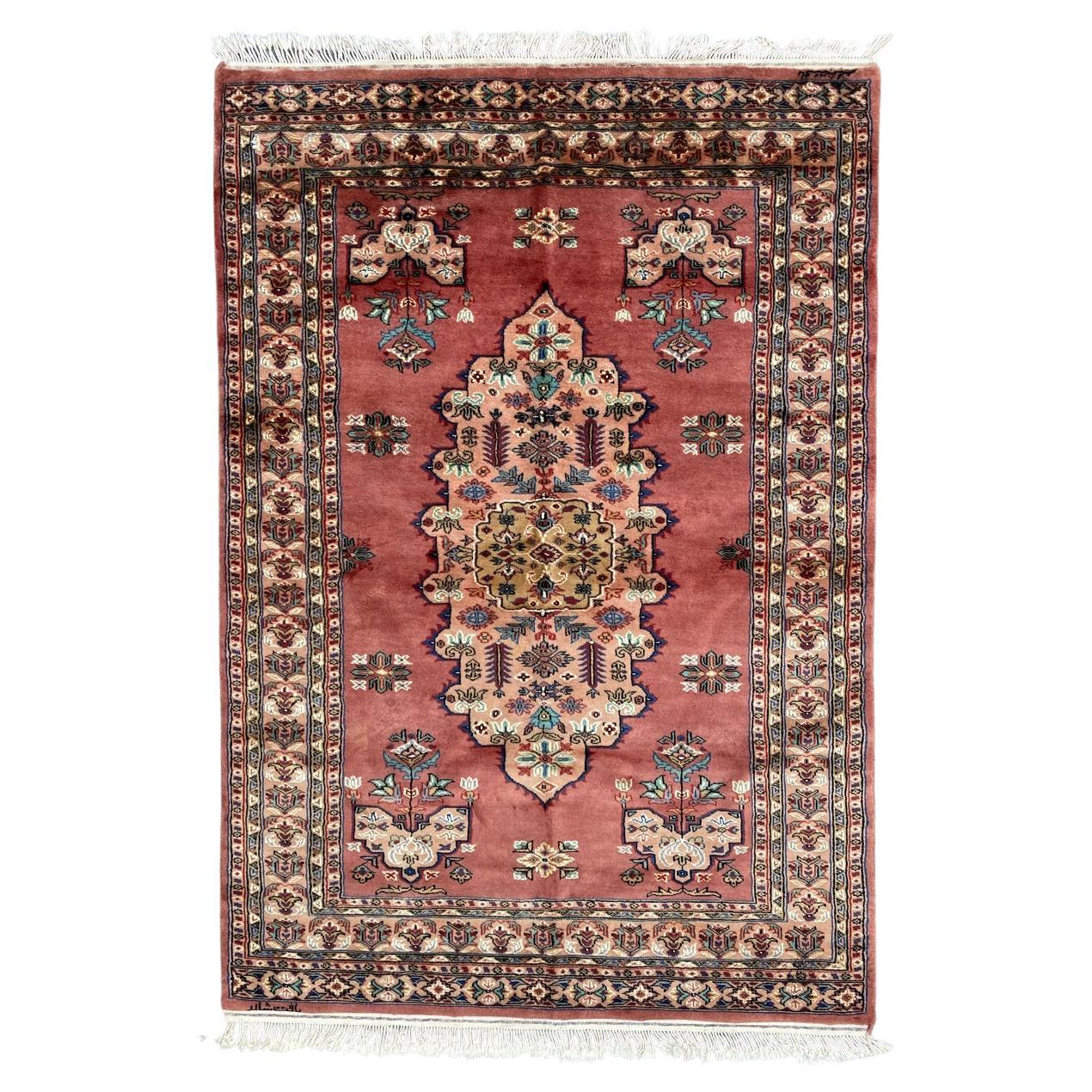Bobyrugs hübscher pakistanischer Vintage-Teppich im Angebot