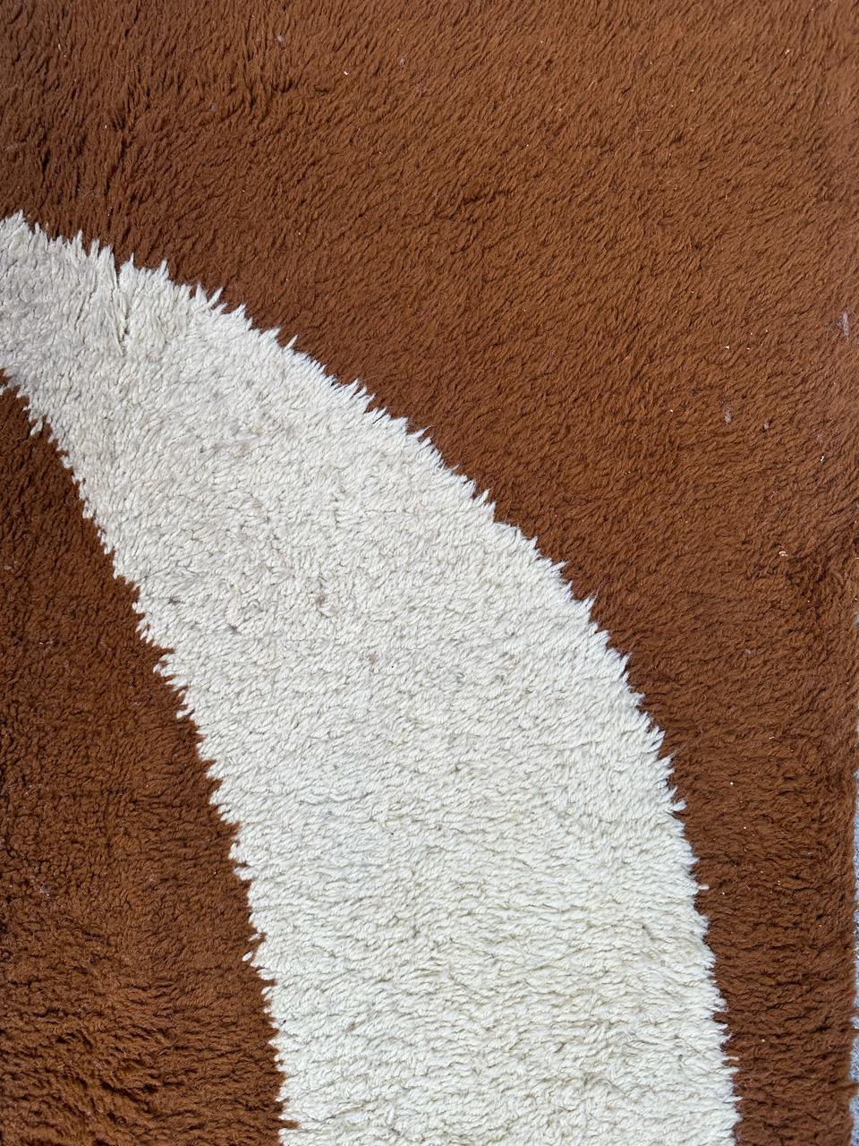 Bonita alfombra vintage escandinava de los años 70 en Bueno estado para la venta en Saint Ouen, FR